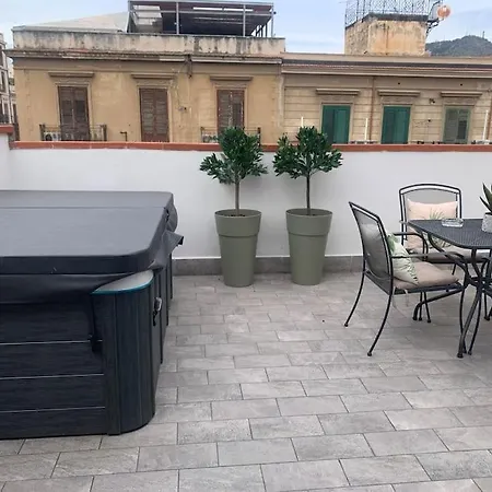 Attico Jacuzzi Politeama Apartment *